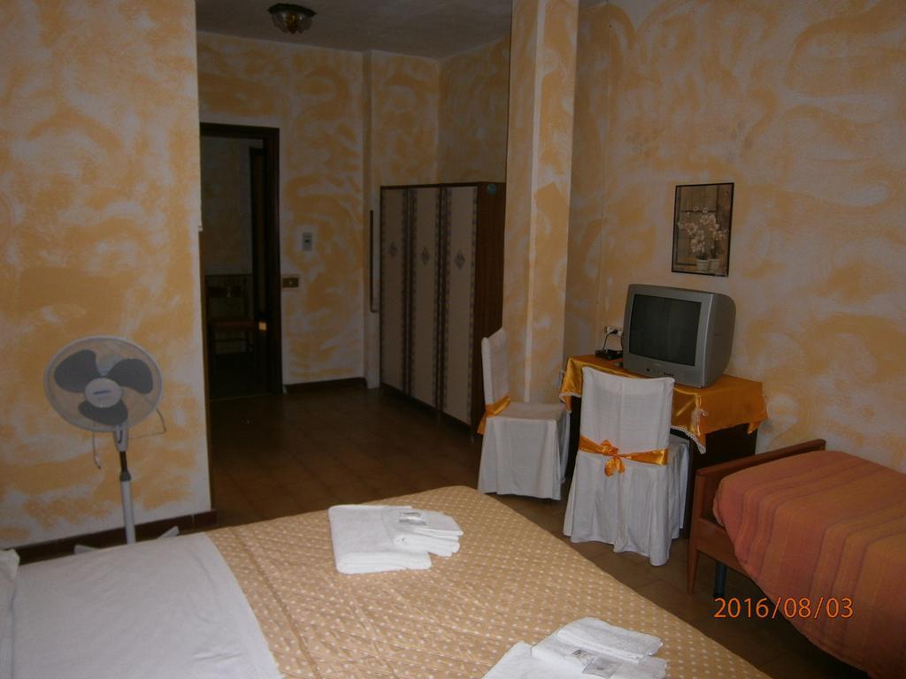 Albergo Il Cantuccio Bolano Exterior foto